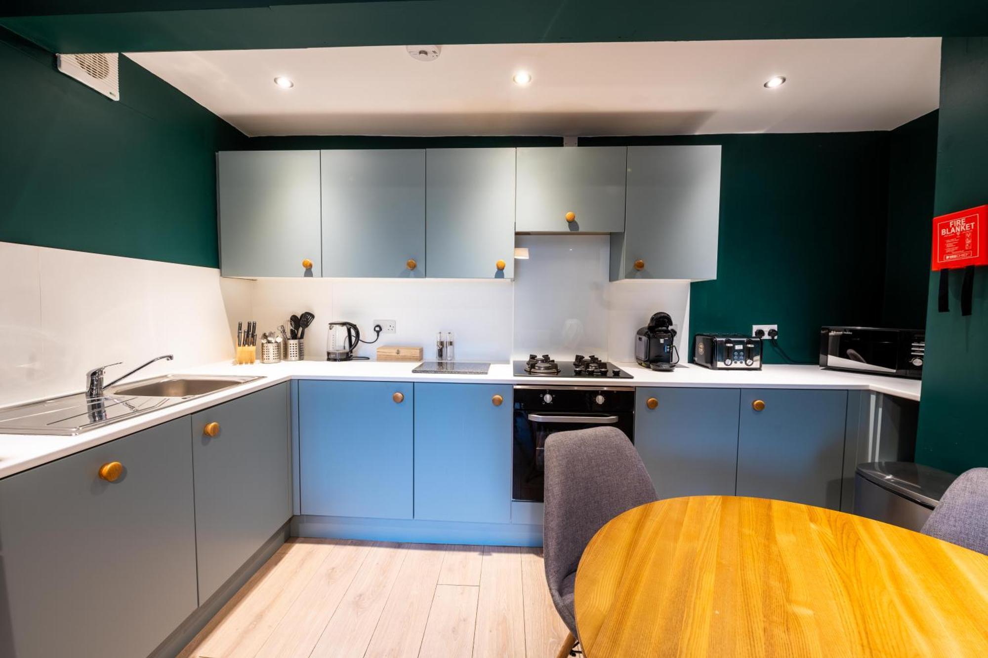 Aaron Wise - 17 Fitzhamon Apartments Кардифф Экстерьер фото